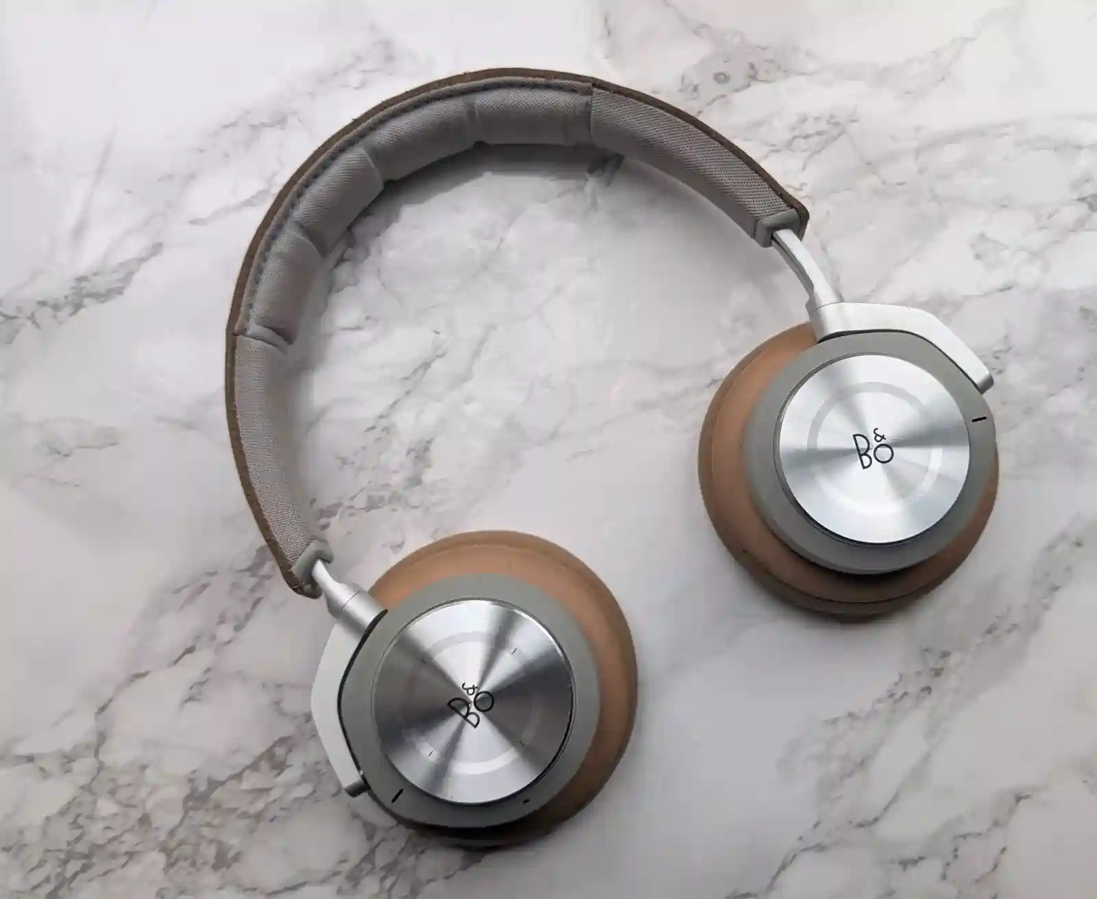 New ListingBeoplay H9i Wireless Headphones - Used