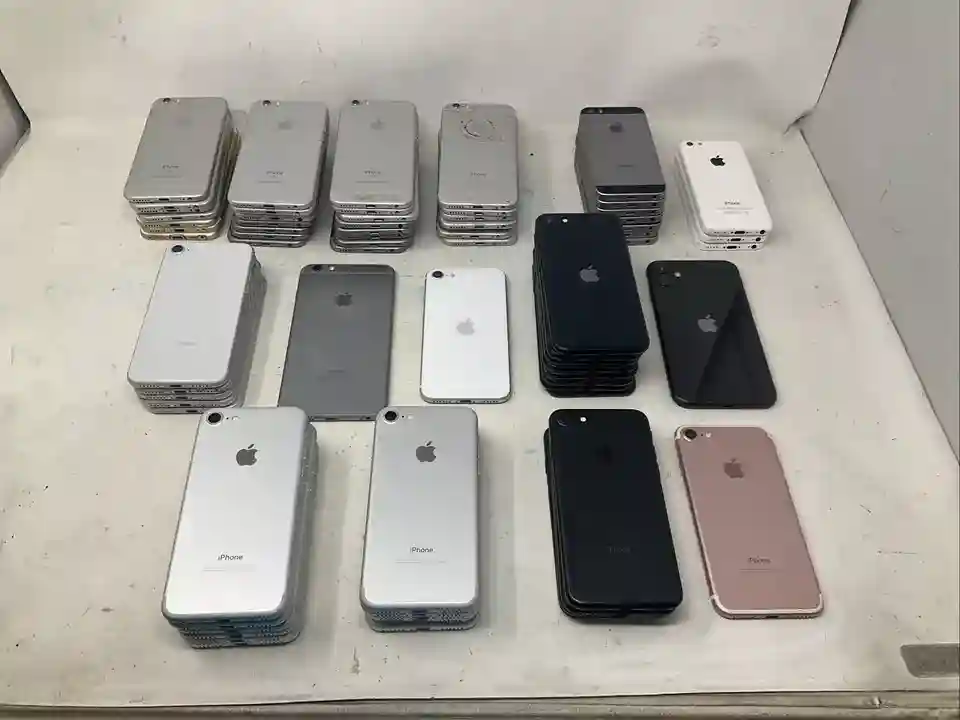 New ListingLot of 72 Mixed Apple iPhones SE/6/6S/7/SE2/8/11+ For Parts Untested Read