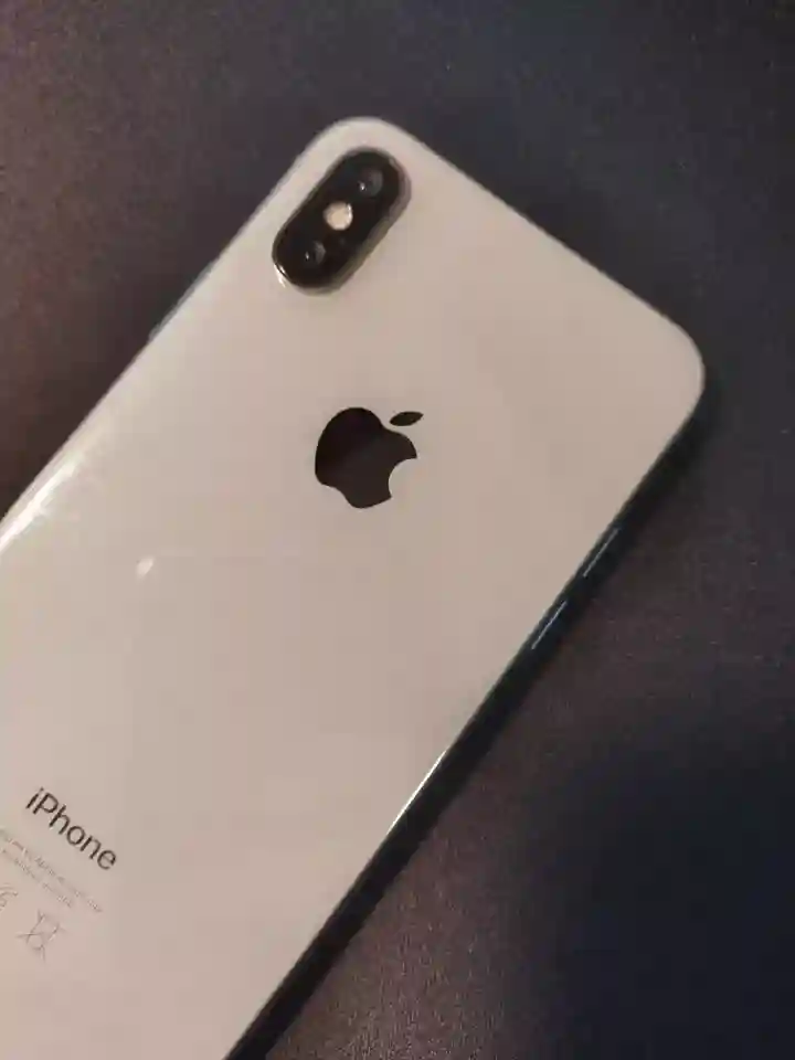 Apple iPhone XS - Silver