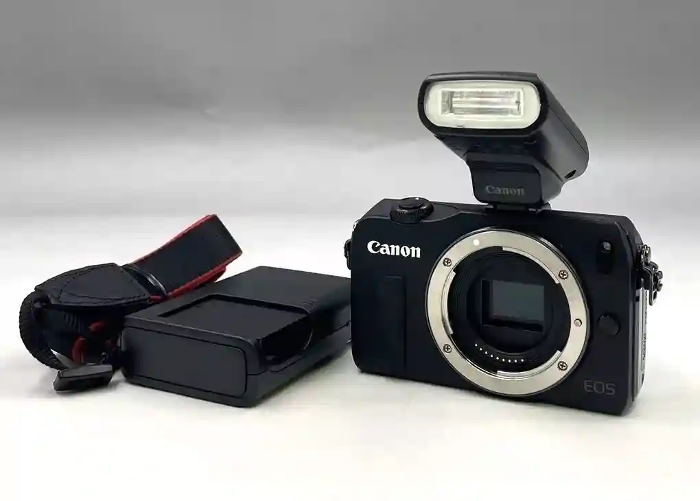 Canon EOS M Camera 18.0 MP with 90EX Flash TESTED DS126391 Battery charger