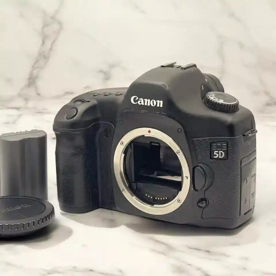 [Near MINT] Canon EOS 5D 12.8 MP Digital SLR Camera Body Only