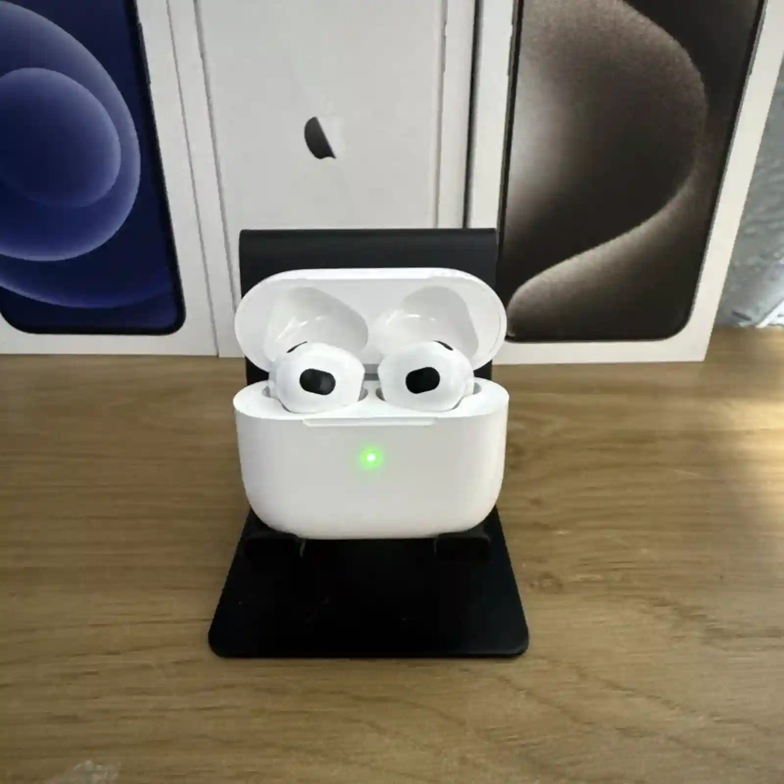 New Listingairpods 4th generation (2024 release)