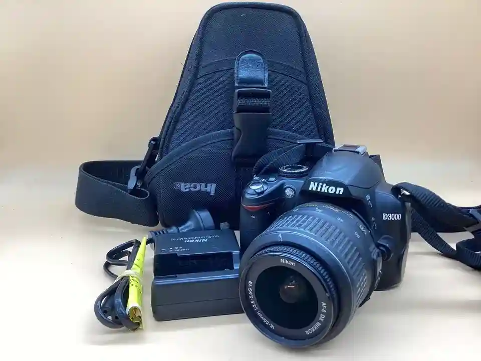 Nikon D3000 DLSR Camera with Nikon DX Nikkor 18-55mm Lens. Working (S9) CP#8693