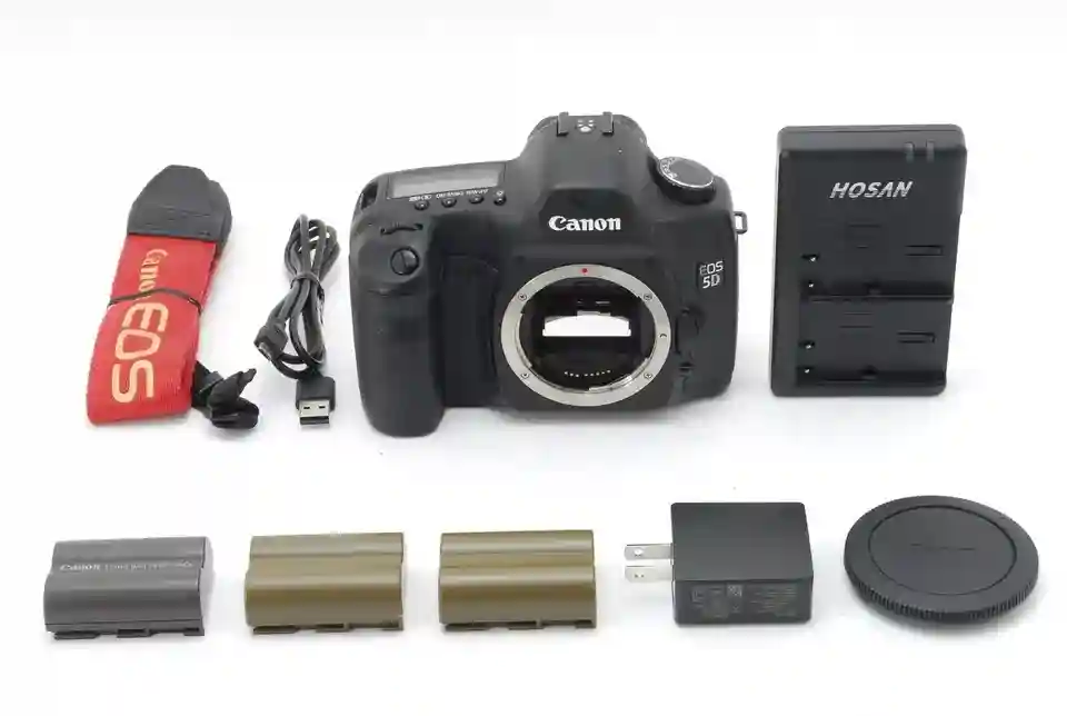 【NEARMINT w/strap】Canon EOS 5D 12.8MP Digital SLR Camera Body from Japan