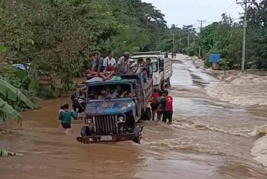 စစ်တောင်းမြစ်ရေသည် တောင်ငူမြို့တွင် ခုနစ်ပေခန့်၊ သံလွင်မြစ်ရေသည်...