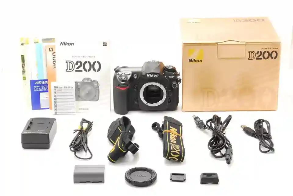 New Listing【 NEAR MINT in Box 】Nikon D200 10.2MP Digital SLR Camera Body From Japan