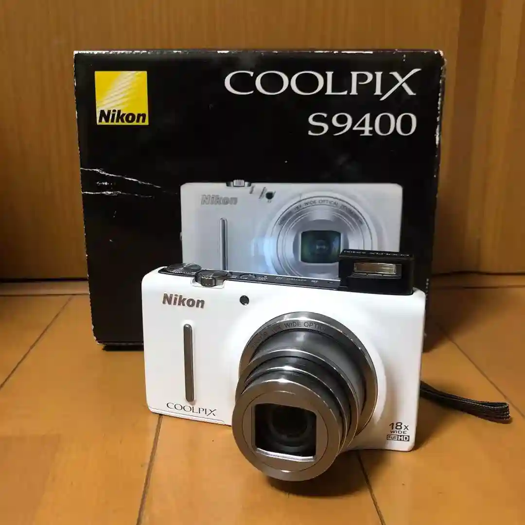 New ListingCOOLPIX S9400 18.1MP Digital Camera white w/BOXr Used Japan