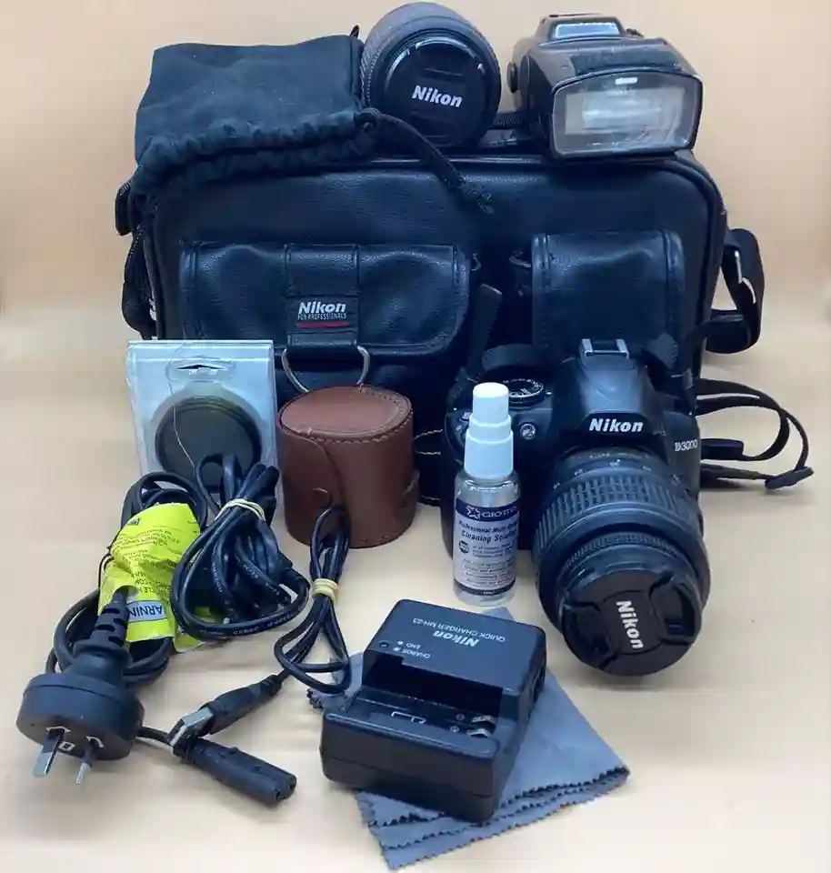 Nikon D3000 DSLR Bundle, Lenses, charger, bag, etc. tested Working (S10) CP#8683