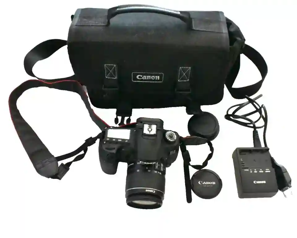 Canon EOS 60D DSLR Camera with 18-55mm Lens, 4GB SD card and Canon Camera Bag