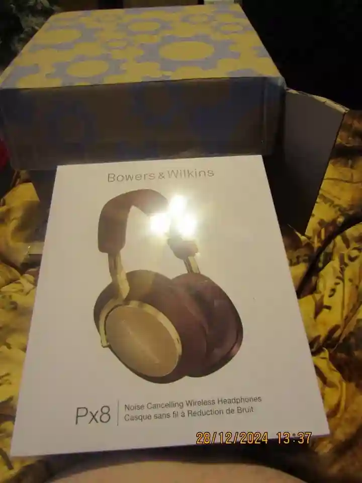 New Listing2024 latest Bowers and Wilkins PX8 headphones - Royal Burgundy - (New & Sealed)