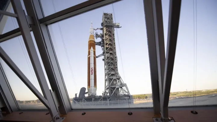ความท้าทายทางจันทรคติของ NASA: ท้าทายการยกเลิก