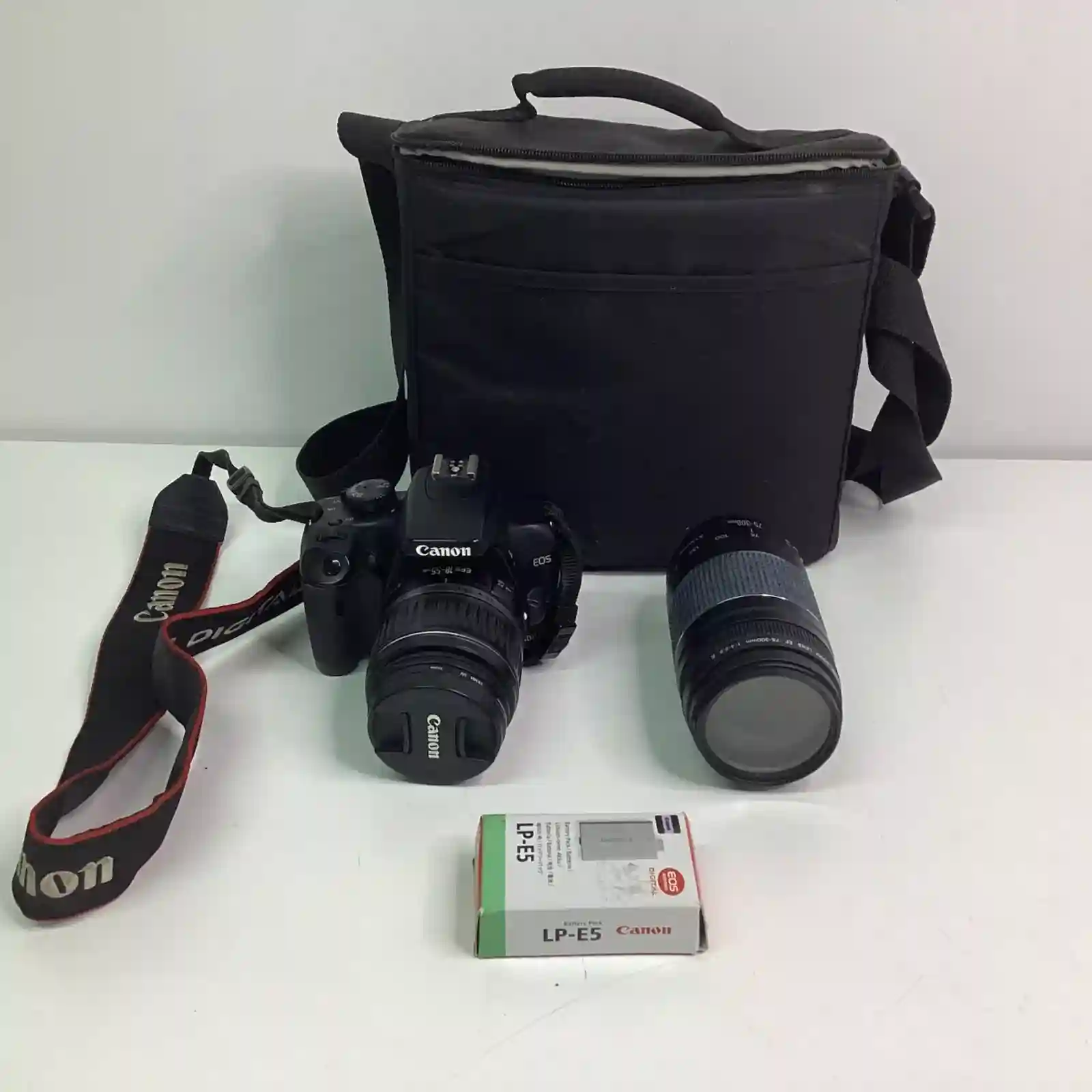 Canon EOS 1000D Digital Camera w/ Carry Bag NO CHARGER FOR PARTS ONLY (H8) W#651