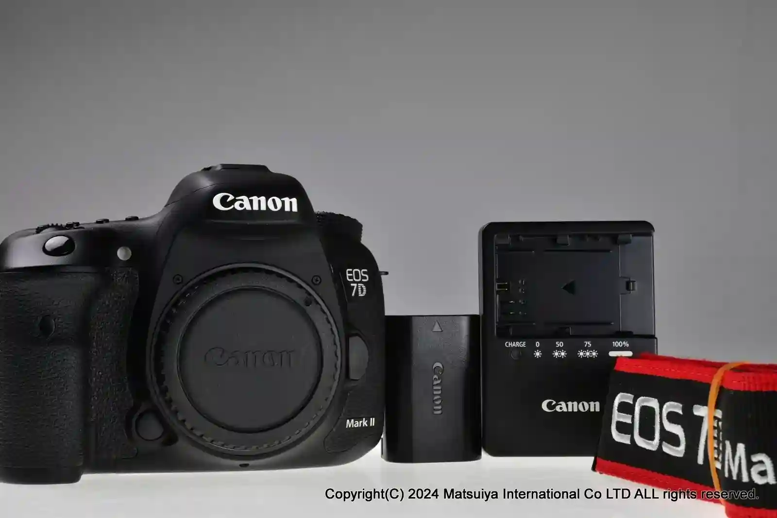 New ListingNear MINT Canon EOS 7D Mark II 20.2MP Digital Camera Body