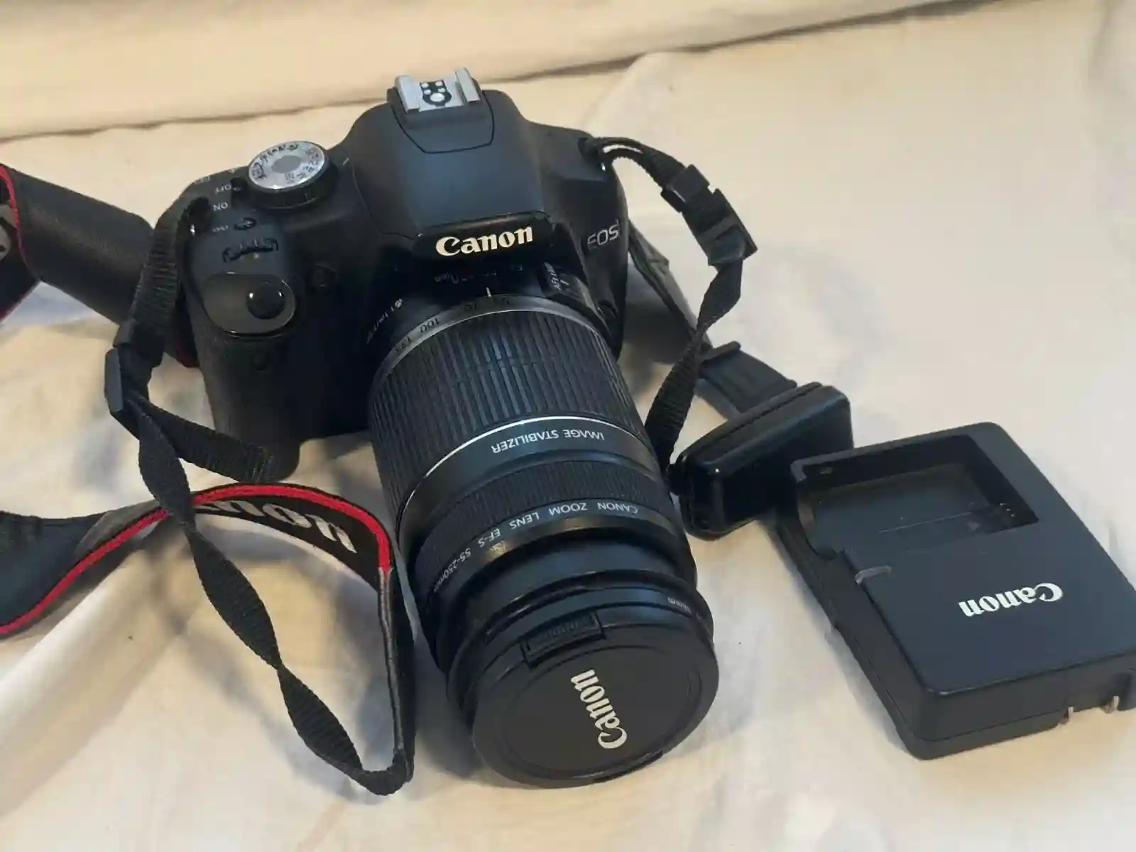 Canon EOS Rebel T1i Digital SLR Camera 15.1 Megapixels + 55-250 EF-S IS Lens