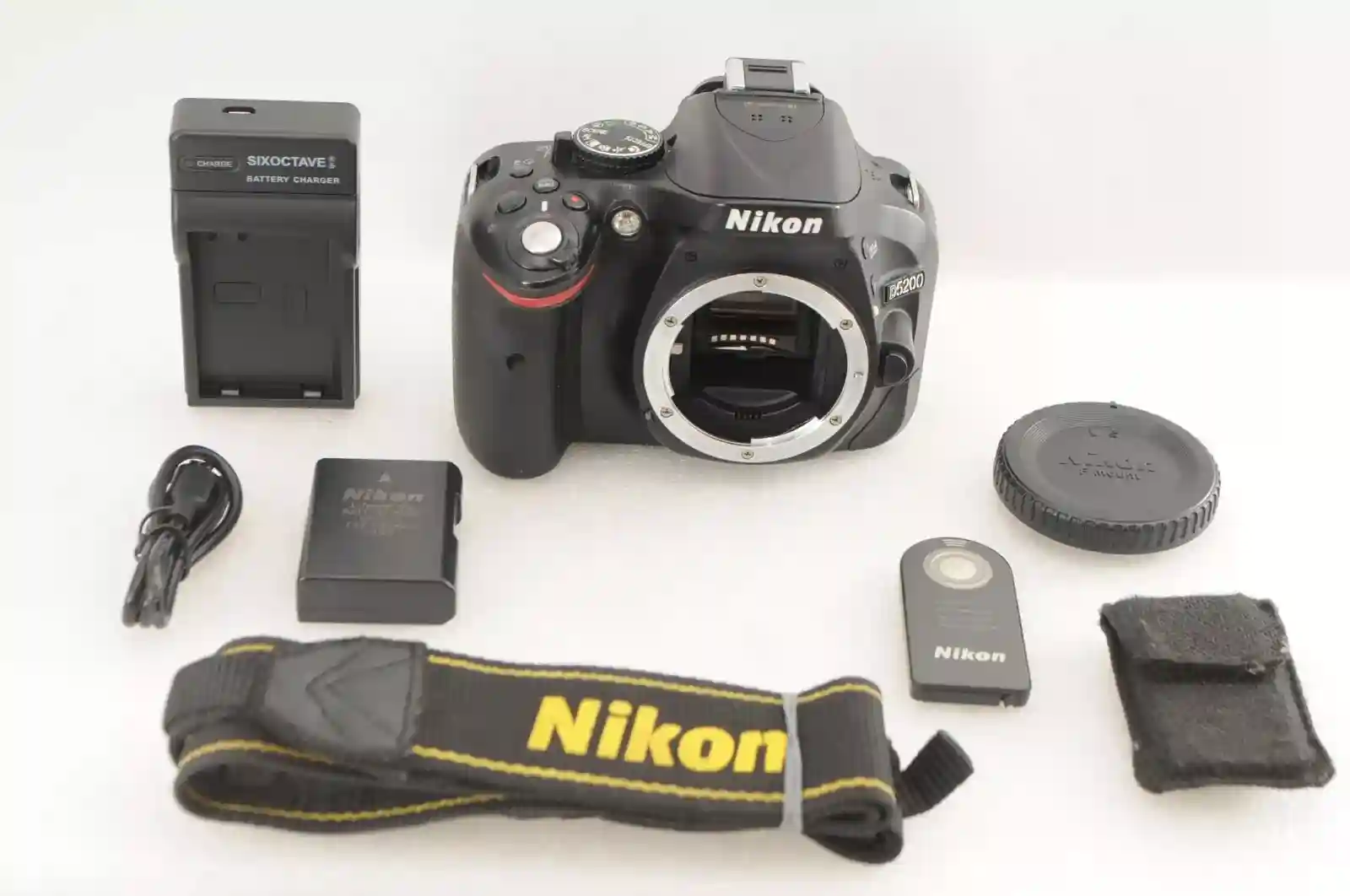 [Good] Nikon D5200 24.1MP Digital SLR Camera Body Shutter Count: 98740