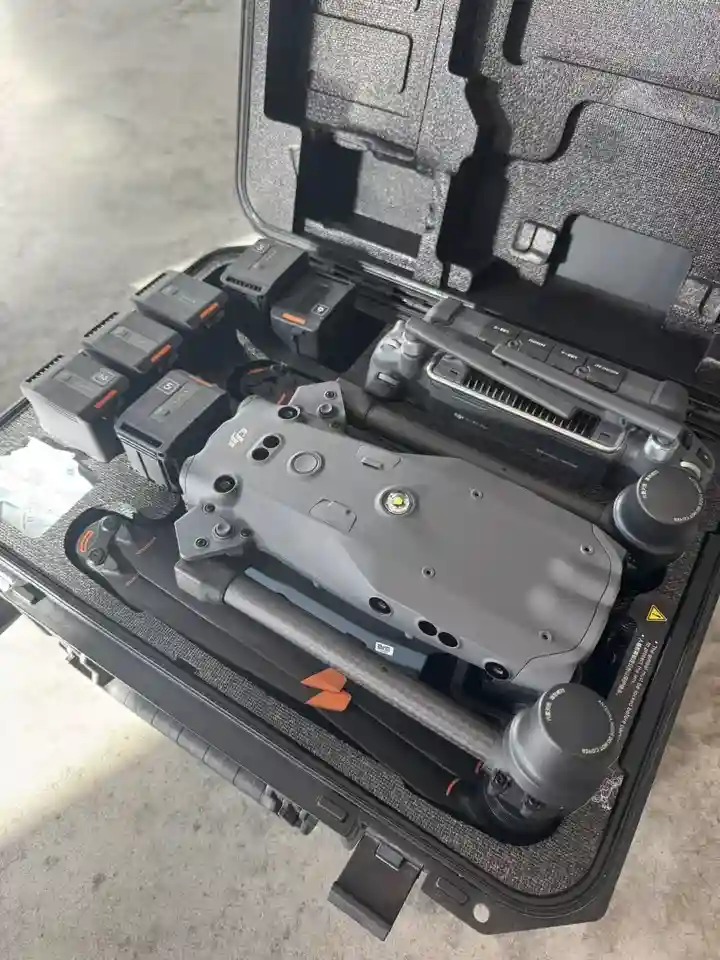 Dji Matrice 30T w/ Remote & 8 Batteries, Hardshell Vase & Charging Station