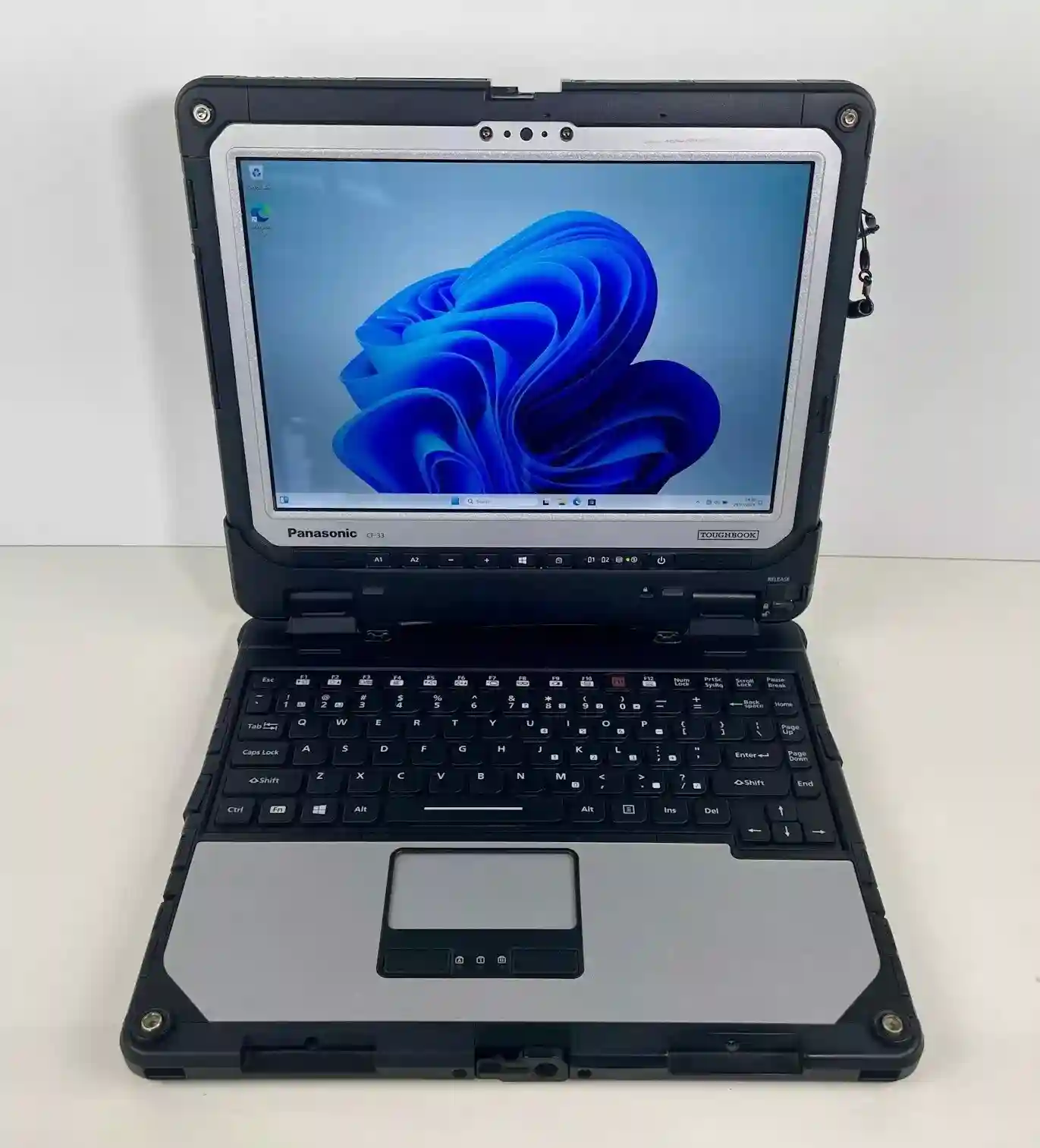 Panasonic Toughbook CF-33 MK1 7th Gen i5, 8GB RAM, 1 Tb SSD, Windows 11 Pro 4G