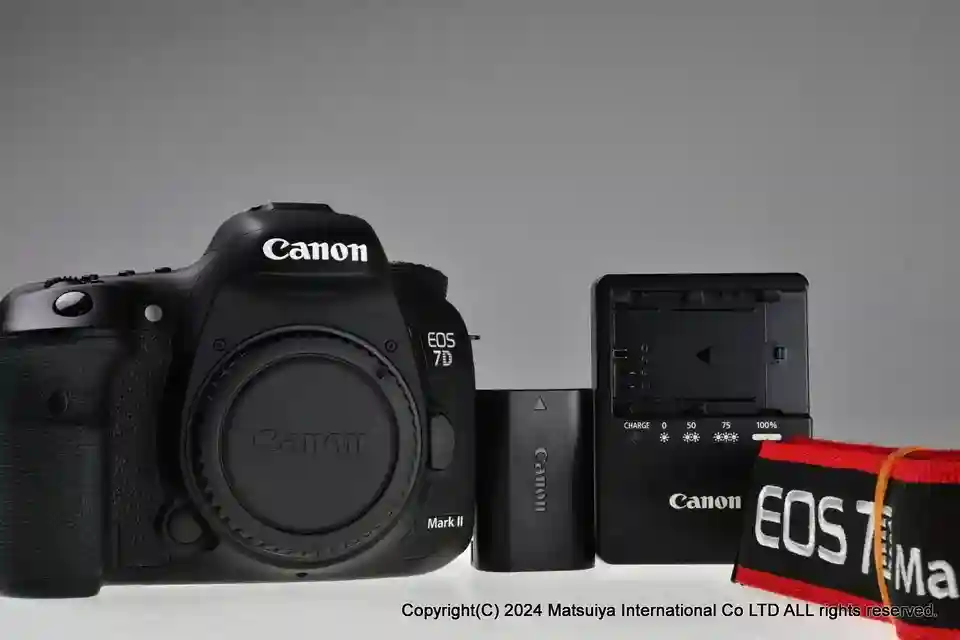 New ListingNear MINT Canon EOS 7D Mark II 20.2MP Digital Camera Body