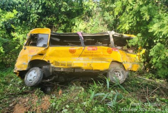 ရွာငံတွင် ပေ ၃၅၀ ခန့် အနက်ရှိ ချောက်အတွင်းသို့...
