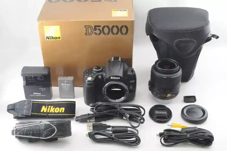 [Near Mint] Nikon D5000 12.3MP Digital SLR Camera 7281clicks w/ 18-55mm Lens