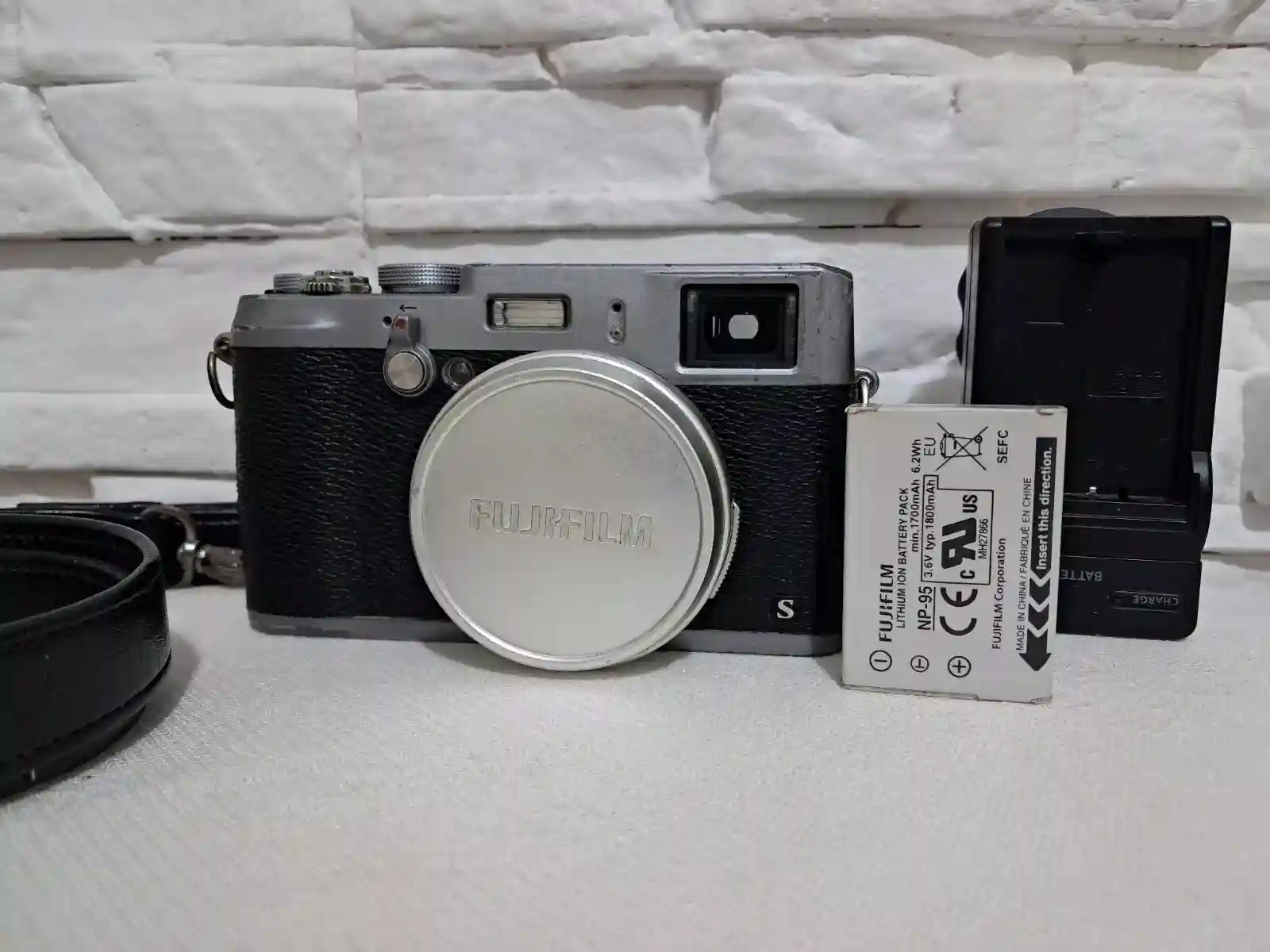 Fujifilm X100S 16.3MP Digital Camera - Silver