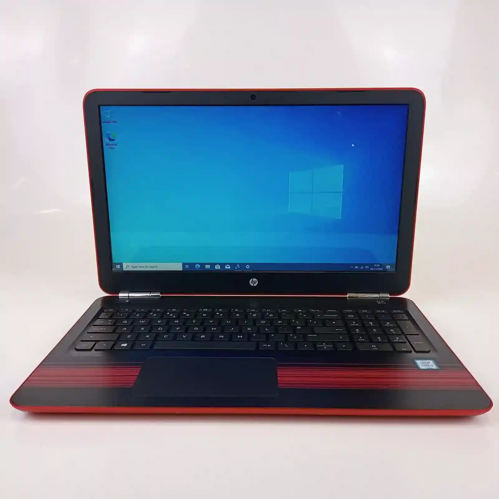 New ListingHP Pavilion 15 Laptop 15.6" HD i3-6100U 8GB RAM 256GB SSD Win 10 Pro (VG)