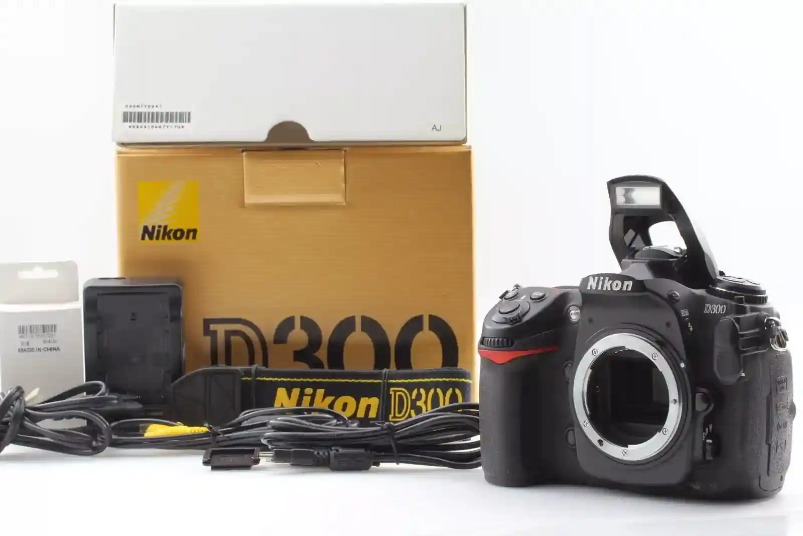 [Near MINT] Nikon D300 12.3MP Digital SLR Camera Body from Japan