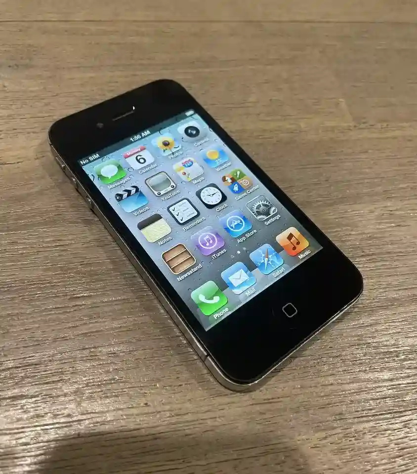 New Listing(RARE) Apple iPhone 4S - iOS 5 (5.0) - Black - 32 GB