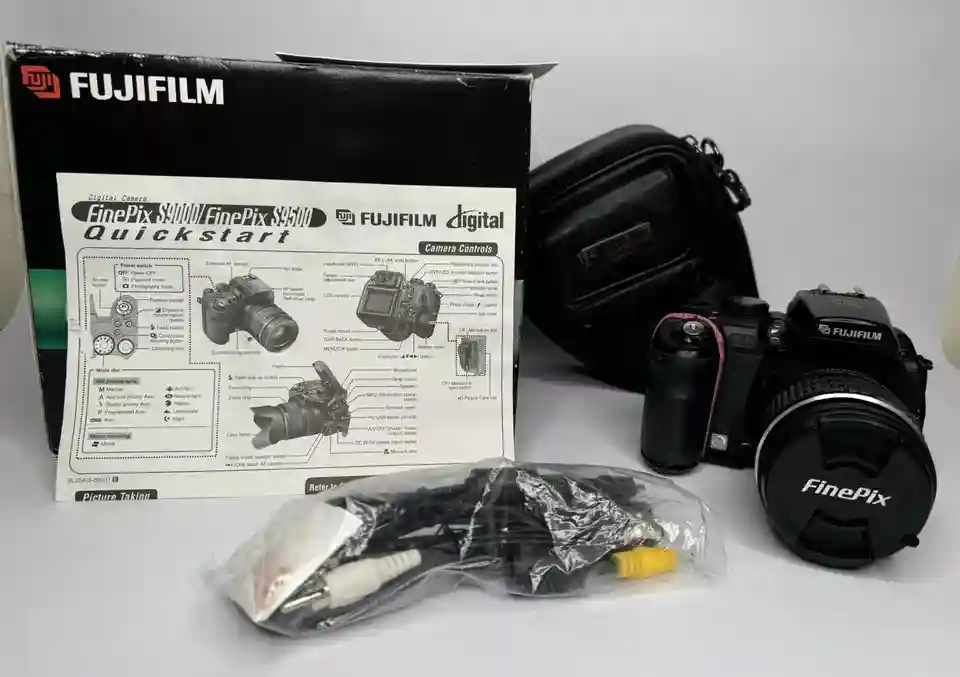 New ListingFujifilm Finepix S9500 Digital Camera UNTESTED Original Box Loose Battery Cover