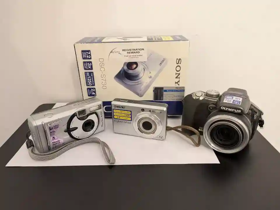 Bundle of Digital cameras, Olympus, Canon, Sony Cybershot with box