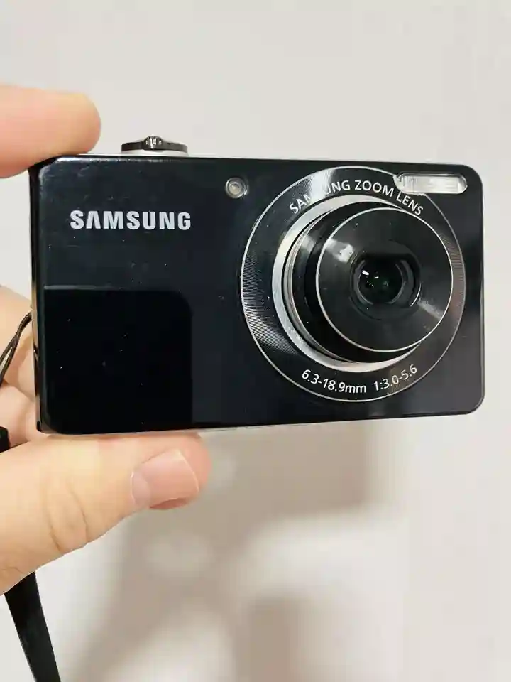 SAMSUNG PL100 12.2MP Digital Camera Selfie Front Screen Dual View Tested Wroks