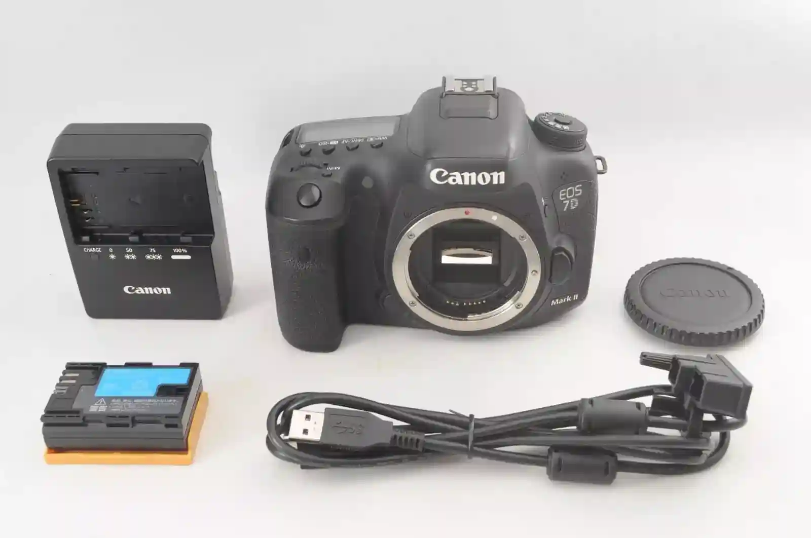 [Near Mint] Canon EOS 7D Mark II 20.2MP Digital SLR Camera Shutter Count: 13297