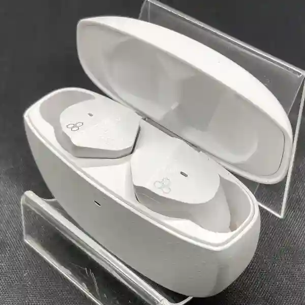 New ListingFINAL AUDIO ZE3000 Wireless Bluetooth Earphones Headphone Earbuds White Used