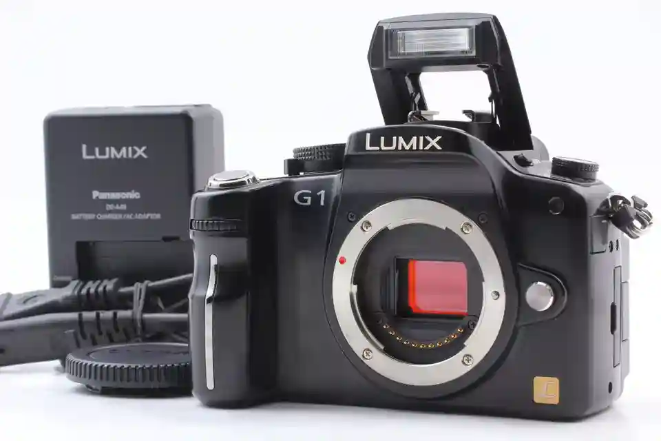 New ListingEnglish OK! S/C3702 [Near MINT] Panasonic Lumix DMC-G1 12.1MP DSLR From JAPAN