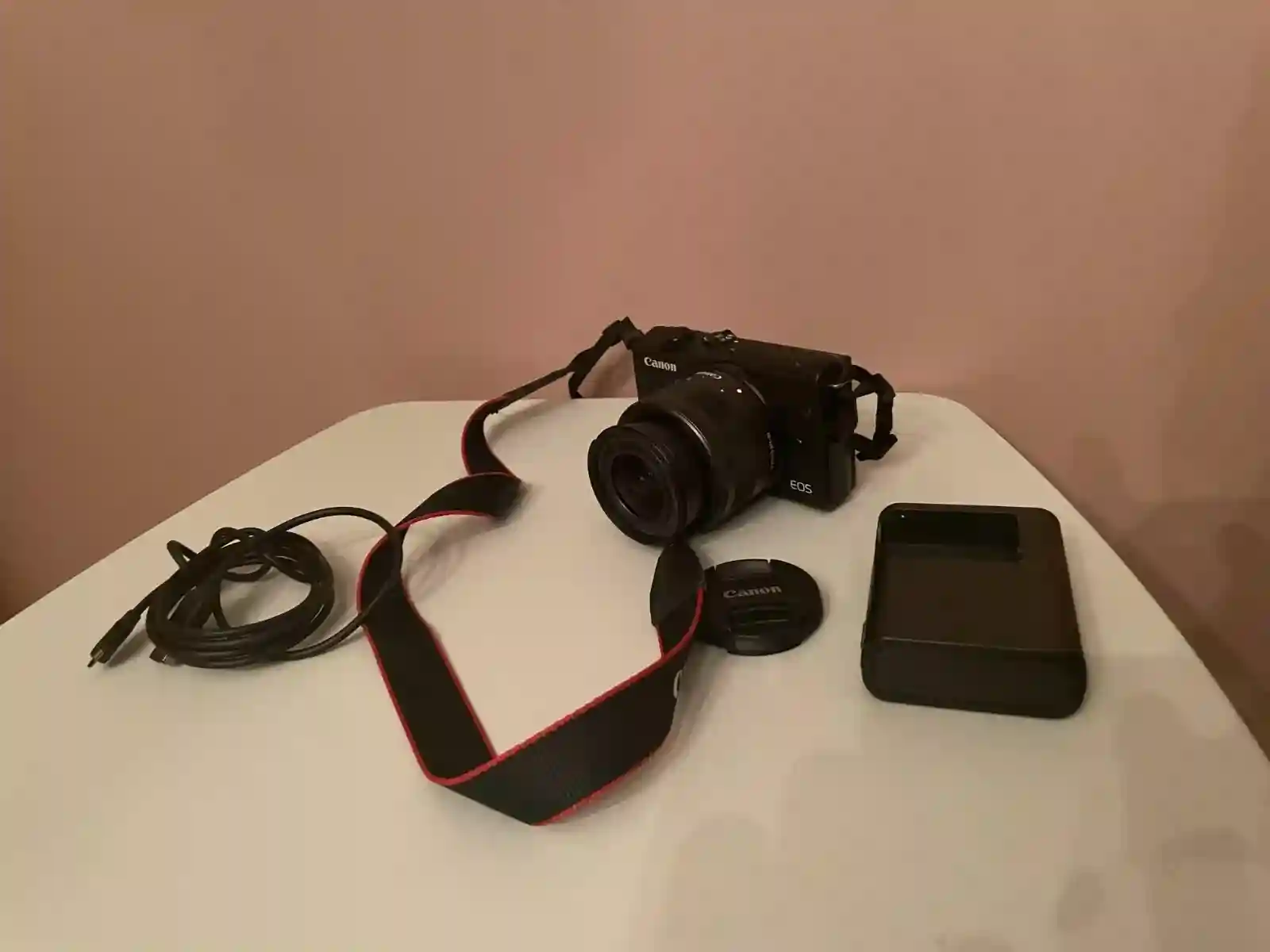 Canon EOS M200 Very Good with 64GB SD Card, 15-45mm Lense, Battery and Charger