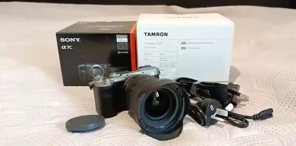 Camera Sony a7c and Tamron 17 - 28 f / 2.8 Di III RXD lens