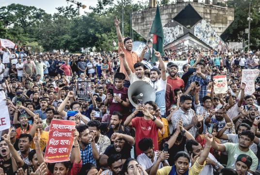 ဘင်္ဂလားဒေ့ရှ်တွင် တရားသူကြီးချုပ်နှင့် ဗဟိုဘဏ်အကြီးအကဲ ရာထူးမှ...